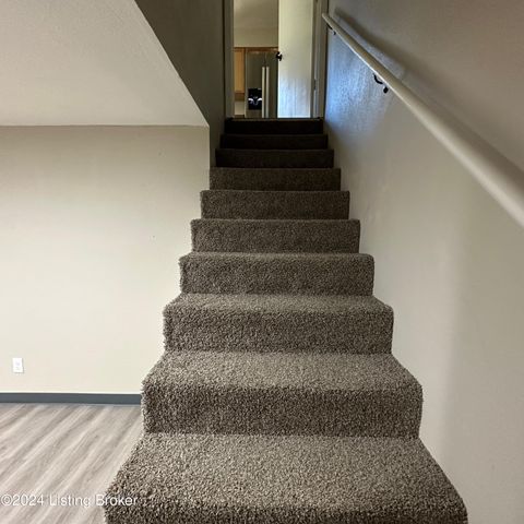 744 Brian Ct, Radcliff, KY 40160