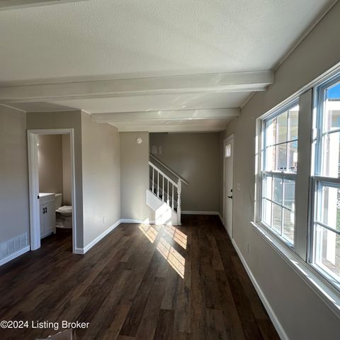 744 Brian Ct, Radcliff, KY 40160