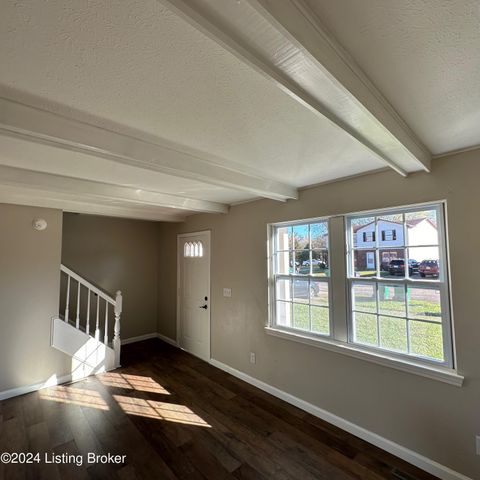 744 Brian Ct, Radcliff, KY 40160