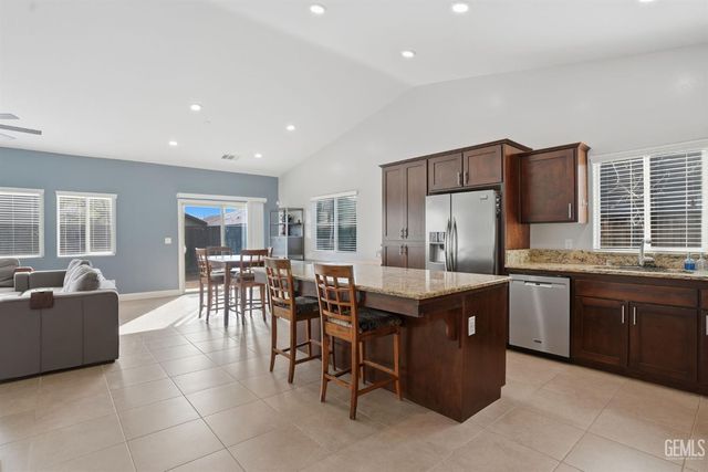 9407 Laurelwood Court, Shafter, CA 93263