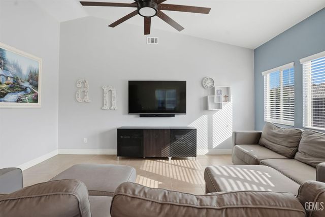 9407 Laurelwood Court, Shafter, CA 93263