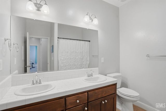 9407 Laurelwood Court, Shafter, CA 93263