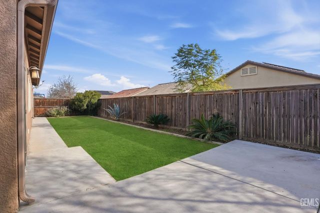 9407 Laurelwood Court, Shafter, CA 93263