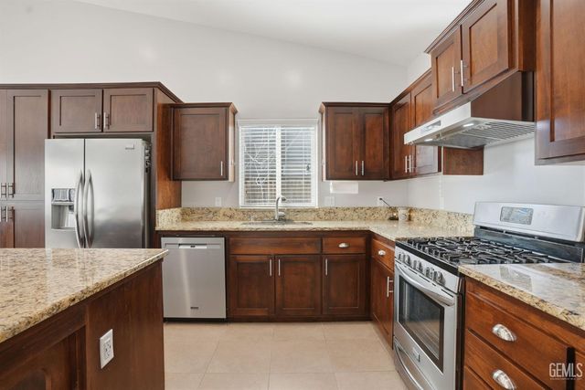 9407 Laurelwood Court, Shafter, CA 93263