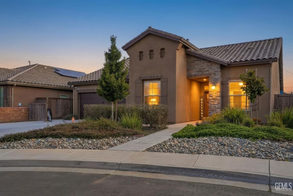 9407 Laurelwood Court, Shafter, CA 93263