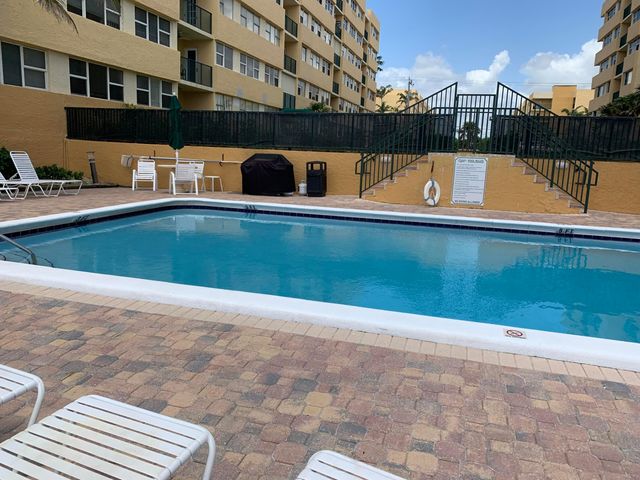 1237 S HILLSBORO MILE Hillsboro Mile N 601, Hillsboro Beach, FL 33062