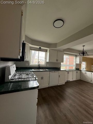 35109 Dearing Drive, Sterling Heights, MI 48312
