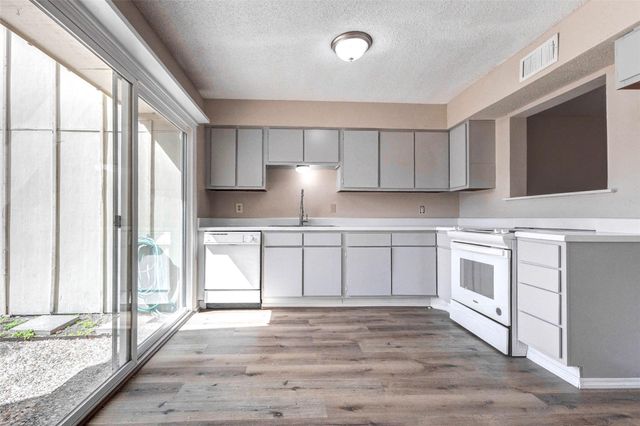 2952 Meadowgrass Lane 173, Houston, TX 77082