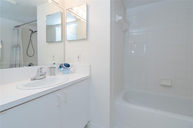 19601 E Country Club Dr 7606, Aventura, FL 33180