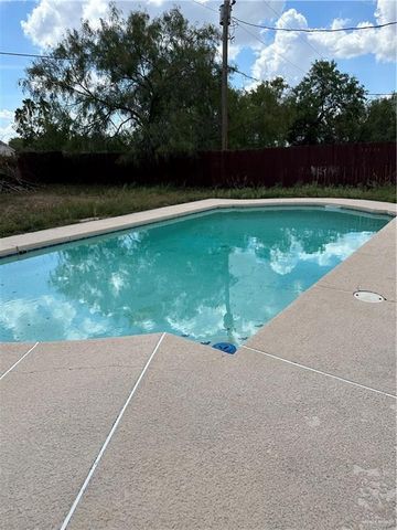 3020 Floresta Street, Edinburg, TX 78541