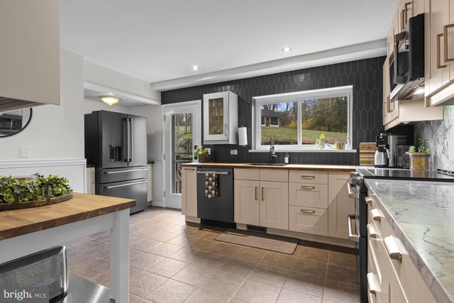 2 WALNUT RIDGE RD, Greenville, DE 19807