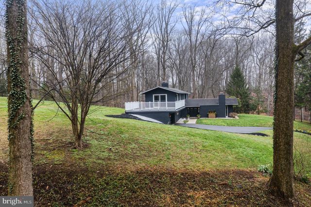 2 WALNUT RIDGE RD, Greenville, DE 19807