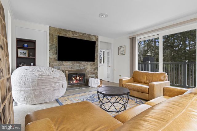 2 WALNUT RIDGE RD, Greenville, DE 19807