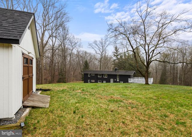 2 WALNUT RIDGE RD, Greenville, DE 19807