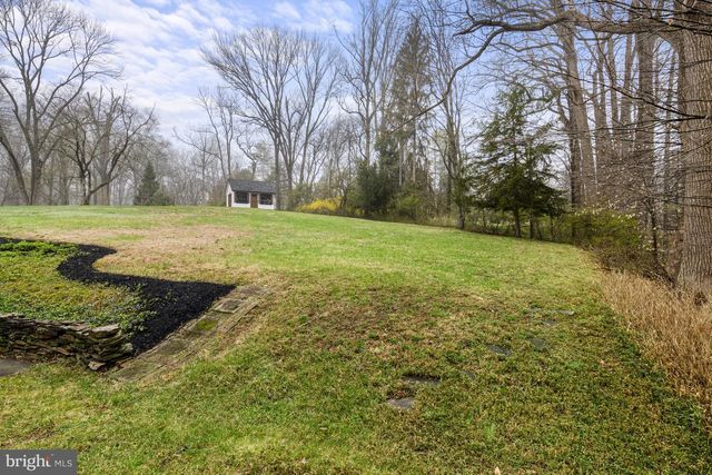 2 WALNUT RIDGE RD, Greenville, DE 19807