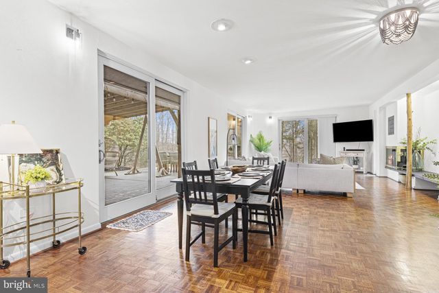 2 WALNUT RIDGE RD, Greenville, DE 19807