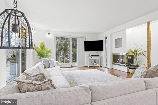 2 WALNUT RIDGE RD, Greenville, DE 19807