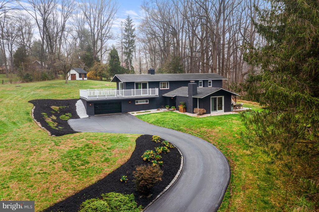 2 WALNUT RIDGE RD, Greenville, DE 19807