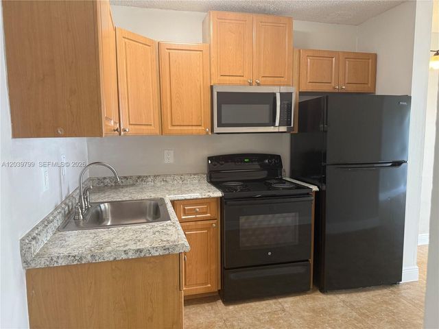 715 NE 2nd Avenue 204, Fort Lauderdale, FL 33304