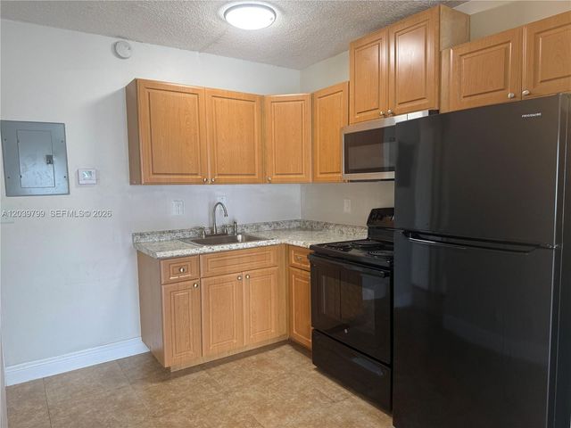 715 NE 2nd Avenue 204, Fort Lauderdale, FL 33304