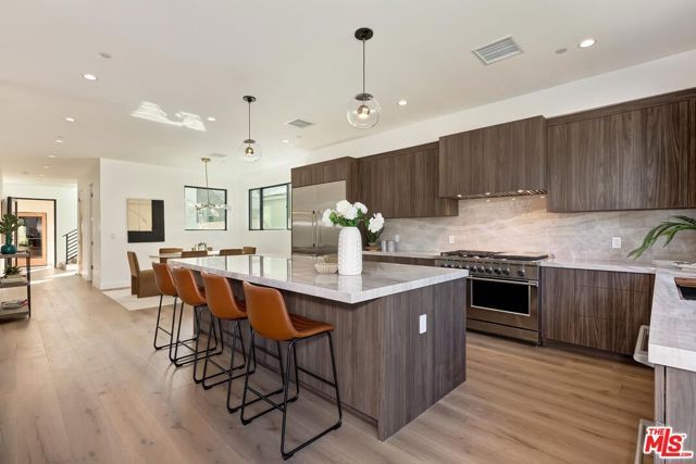 4266 Grand View Boulevard, Los Angeles, CA 90066