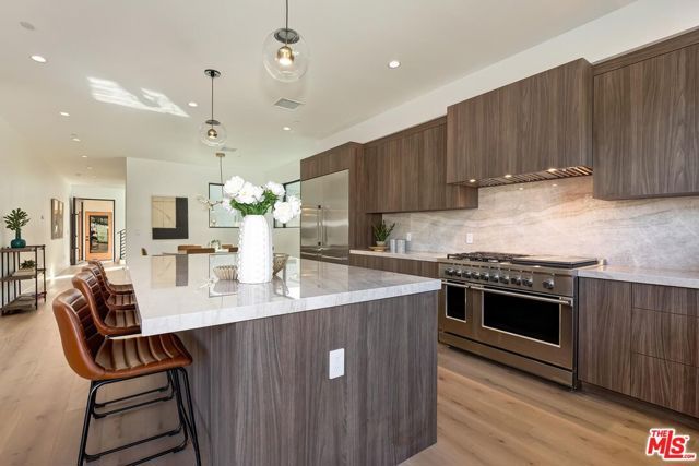 4266 Grand View Boulevard, Los Angeles, CA 90066