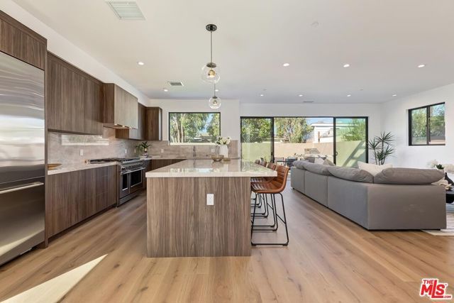4266 Grand View Boulevard, Los Angeles, CA 90066