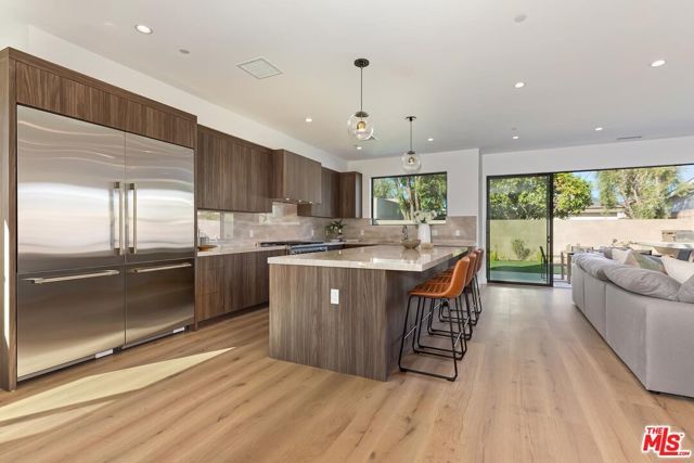 4266 Grand View Boulevard, Los Angeles, CA 90066