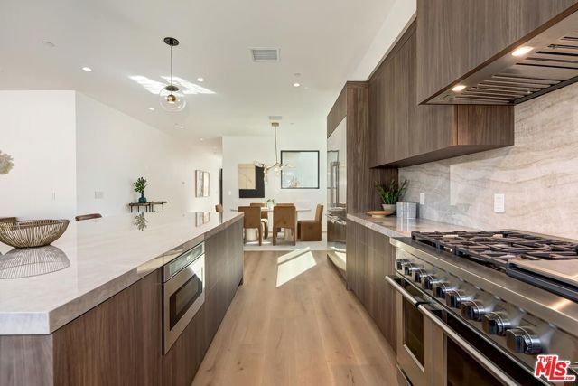 4266 Grand View Boulevard, Los Angeles, CA 90066