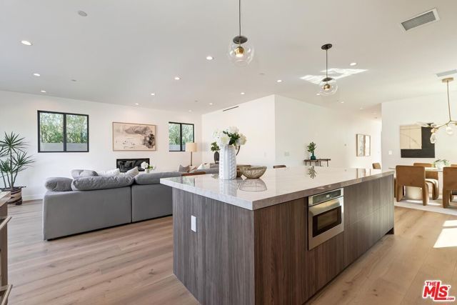 4266 Grand View Boulevard, Los Angeles, CA 90066
