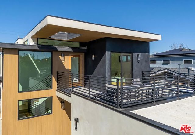 4266 Grand View Boulevard, Los Angeles, CA 90066