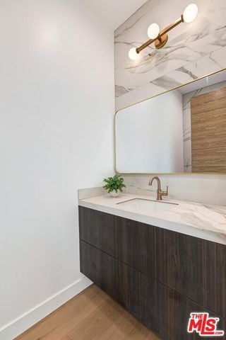 4266 Grand View Boulevard, Los Angeles, CA 90066