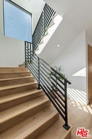 4266 Grand View Boulevard, Los Angeles, CA 90066