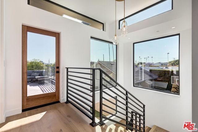 4266 Grand View Boulevard, Los Angeles, CA 90066