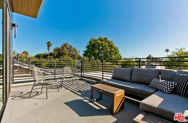 4266 Grand View Boulevard, Los Angeles, CA 90066