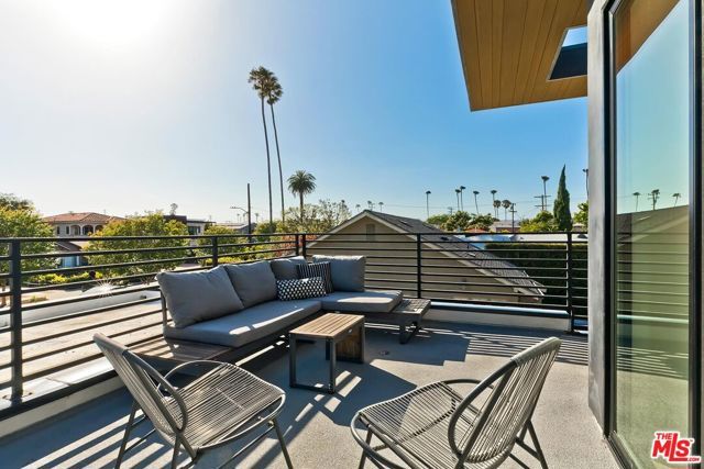 4266 Grand View Boulevard, Los Angeles, CA 90066