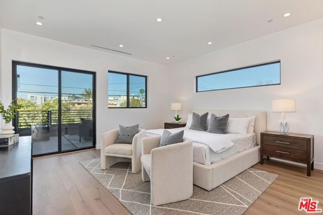 4266 Grand View Boulevard, Los Angeles, CA 90066