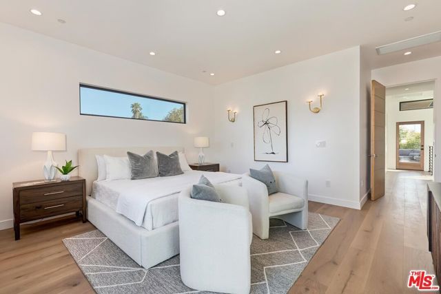 4266 Grand View Boulevard, Los Angeles, CA 90066
