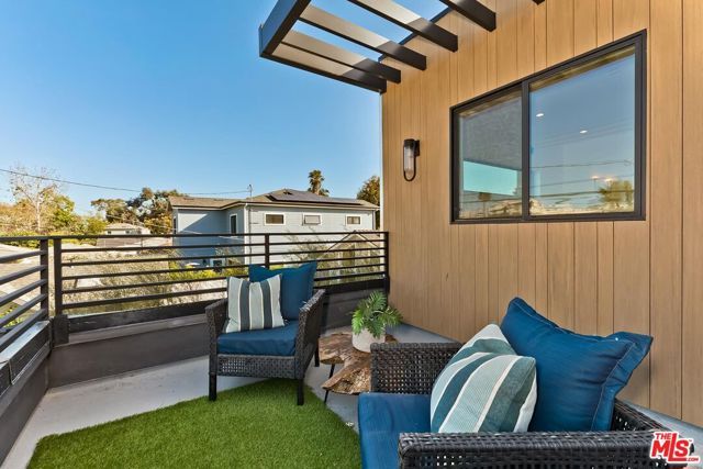 4266 Grand View Boulevard, Los Angeles, CA 90066