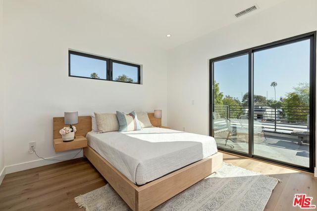 4266 Grand View Boulevard, Los Angeles, CA 90066