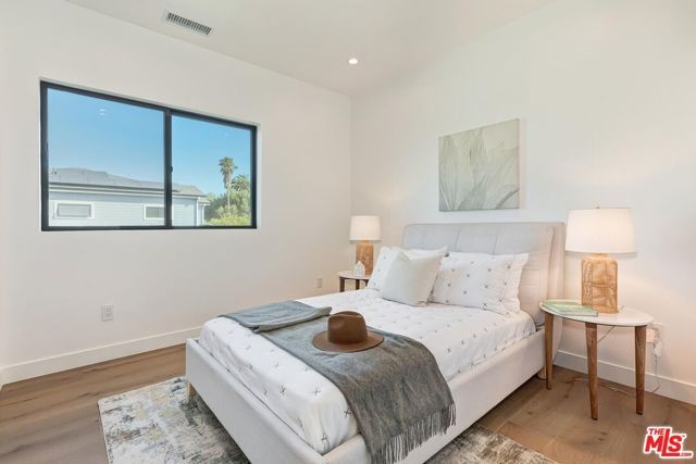 4266 Grand View Boulevard, Los Angeles, CA 90066