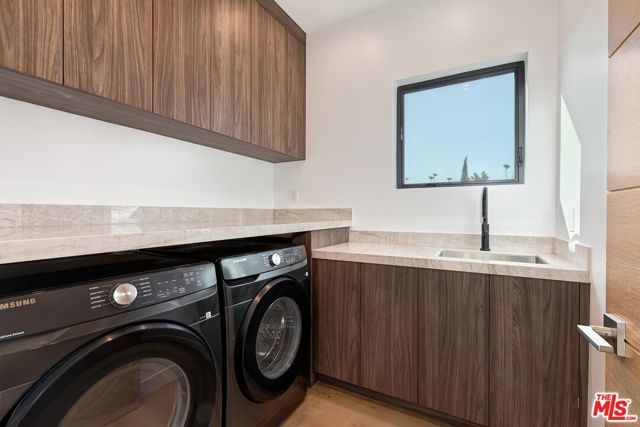 4266 Grand View Boulevard, Los Angeles, CA 90066