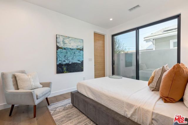4266 Grand View Boulevard, Los Angeles, CA 90066