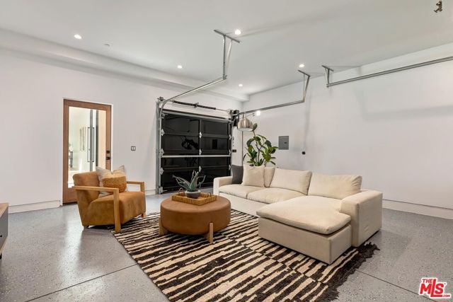 4266 Grand View Boulevard, Los Angeles, CA 90066