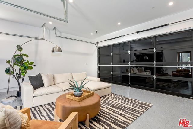 4266 Grand View Boulevard, Los Angeles, CA 90066