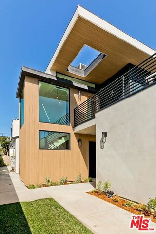 4266 Grand View Boulevard, Los Angeles, CA 90066