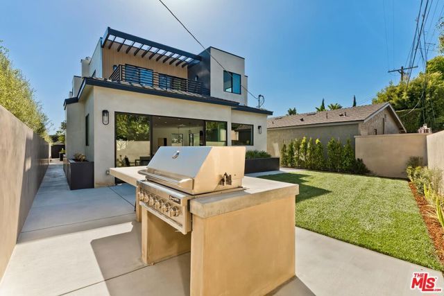 4266 Grand View Boulevard, Los Angeles, CA 90066
