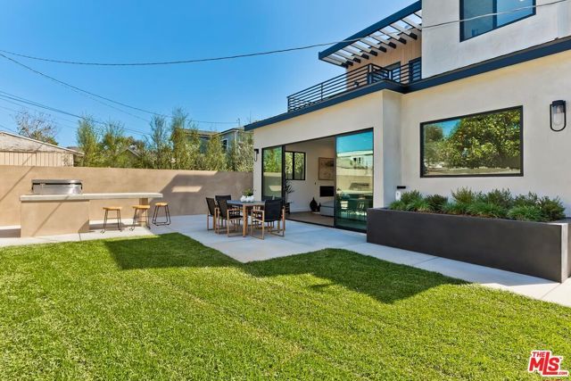 4266 Grand View Boulevard, Los Angeles, CA 90066