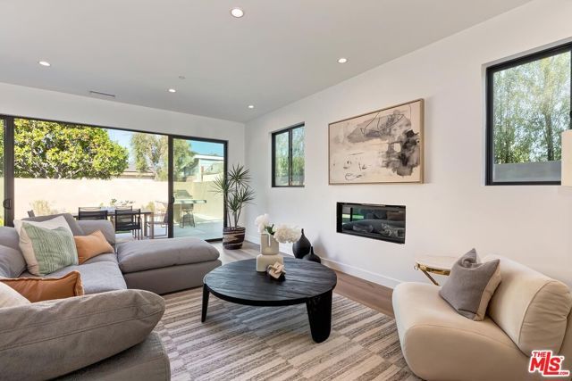 4266 Grand View Boulevard, Los Angeles, CA 90066