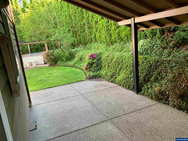 2038 West Park Ct NW, Salem, OR 97304